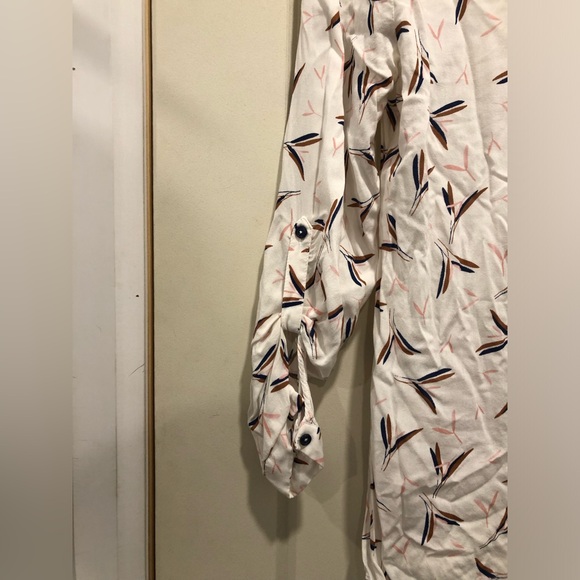 Gorgeous patterned Camber & Grace Blouse - Picture 3 of 5